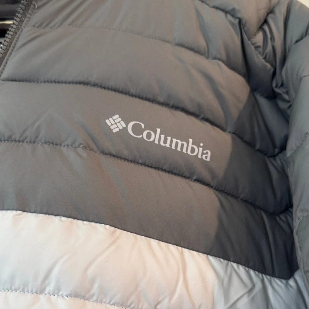 Columbia Gray and White Puffer Jacket - Picture 2 of 6